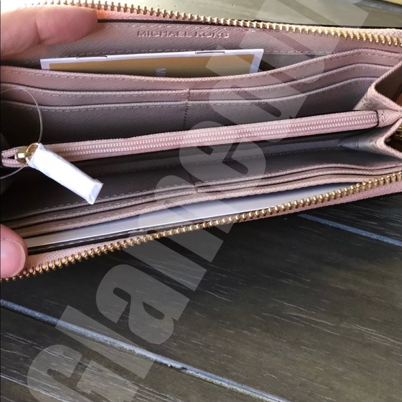 LAST ONE FIRM Michael Kors Ballet Vanilla Wallet - Picture 6 of 7